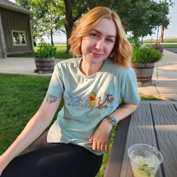 Meet your Posher, Nicole - Picture 1 of 1